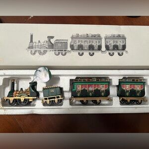 Department 56 “The Flying Scot” Vintage Green & Gold handpainted Porcelain Train